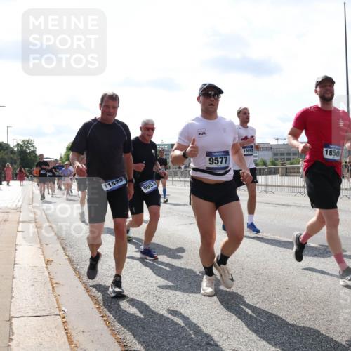 29.06.2025 - hella hamburg halbmarathon Lena Gebhardt http://msf.ph/oto/8343125 29.06.2025 10:00:46 Lombardsbrücke 11523, 9553, 9577, 16093, 1850, 1019, 1526, 1544, 1568, 1583, 1611, 1681, 1726, 2027, 2086, 2236, 2346, 2426, 2474, 2606, 2652, 2730, 2982, 3042, 3059, 3141, 3177, 3319, 3400, 3625, 3740, 3794, 3861, 3983, 4238, 4419, 4579, 4594, 4616, 4708, 4767, 4813, 4940, 4945, 5033, 5418, 5643, 5728, 5870, 6082, 6084, 6138, 6147, 6220, 6260, 6443, 6470, 6531, 6714, 6757, 7658, 7757, 7759, 7761, 8255, 8326, 8478, 8632, 8923, 9124, 9553, 9555, 9577, 10074, 10188, 10271, 10599 meine-sportfotos.de