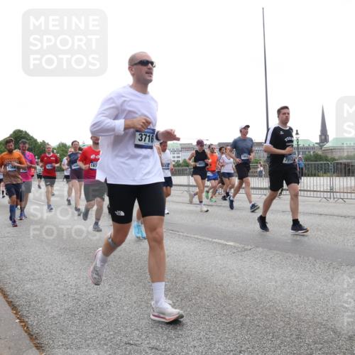 29.06.2025 - hella hamburg halbmarathon Lena Gebhardt http://msf.ph/oto/8343139 29.06.2025 10:38:20 Lombardsbrücke 1966, 18166, 187, 3716, 18917, 6930, 15355, 1854, 7914, 1196, 1394, 1457, 1578, 1596, 1721, 1742, 1791, 1799, 1901, 1966, 1985, 2113, 2151, 2498, 2576, 2660, 2786, 3010, 3094, 3095, 3216, 3242, 3286, 3338, 3635, 3636, 3716, 3777, 3841, 3880, 4139, 4155, 4159, 4414, 4883, 4921, 5085, 5089, 5155, 5300, 5617, 5684, 5713, 5735, 6199, 6200, 6362, 6695, 6696, 6697, 6751, 6930, 7117, 7118, 7148, 7165, 7244, 7371, 7552, 7561, 7629, 7692, 7696, 7868, 7914, 11543 meine-sportfotos.de
