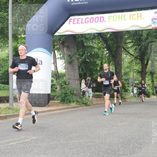 29.06.2025 - hella hamburg halbmarathon KatJ http://msf.ph/oto/8343145 29.06.2025 10:49:02 Zwischen KM18-KM19 4095, 6631, 6674 meine-sportfotos.de