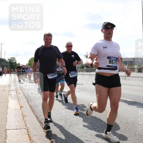 29.06.2025 - hella hamburg halbmarathon Lena Gebhardt http://msf.ph/oto/8343186 29.06.2025 10:00:46 Lombardsbrücke 11523, 18125, 9553, 9577, 1850, 1019, 1526, 1544, 1568, 1583, 1611, 1681, 1726, 2027, 2086, 2236, 2346, 2426, 2474, 2606, 2652, 2730, 2982, 3042, 3059, 3141, 3177, 3319, 3400, 3625, 3740, 3794, 3861, 3983, 4238, 4419, 4579, 4594, 4616, 4708, 4767, 4813, 4940, 4945, 5033, 5418, 5643, 5728, 5870, 6082, 6084, 6138, 6147, 6220, 6260, 6443, 6470, 6531, 6714, 6757, 7658, 7757, 7759, 7761, 8255, 8326, 8478, 8632, 8923, 9124, 9553, 9555, 9577, 10074, 10188, 10271, 10599 meine-sportfotos.de