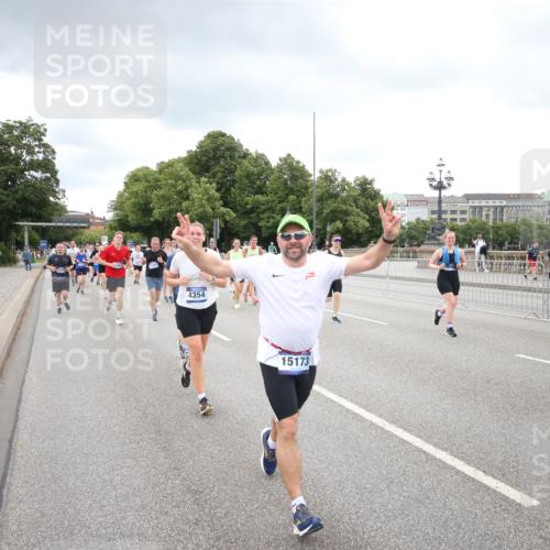 29.06.2025 - hella hamburg halbmarathon Jannik Wohlers http://msf.ph/oto/8343205 29.06.2025 10:55:48 Lombardsbrücke 1113, 1738, 1909, 2095, 3257, 3268, 4083, 4354, 4473, 4836, 5306, 5580, 5693, 5757, 5994, 6494, 6968, 7025, 7028, 7616, 8005, 8305, 8517, 9435, 9606, 9838, 9948, 9953, 10640, 10740, 10784, 10987, 11298, 11862, 11863, 12267, 12295, 12296, 12551, 13055, 13395, 13405, 13965, 14142, 14280, 14281, 15103, 15173, 15272, 15443, 15696, 15699, 16655, 16960, 17084, 17398, 17649, 17673, 18349, 18798, 19228 meine-sportfotos.de