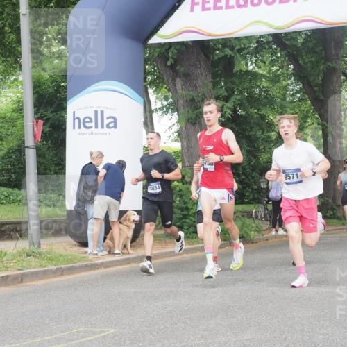 29.06.2025 - hella hamburg halbmarathon KatJ http://msf.ph/oto/8343250 29.06.2025 10:19:41 Zwischen KM18-KM19 7186 meine-sportfotos.de