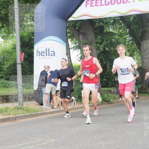 29.06.2025 - hella hamburg halbmarathon KatJ http://msf.ph/oto/8343277 29.06.2025 10:19:41 Zwischen KM18-KM19 7186 meine-sportfotos.de