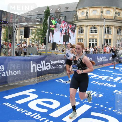 29.06.2025 - hella hamburg halbmarathon Michael Strokosch http://msf.ph/oto/8343338 29.06.2025 10:51:46 Ziel 2396, 6286, 7224, 8710, 8819, 12224, 14012, 14458, 15496, 15727, 15831, 15899, 17682, 19020, 19053 meine-sportfotos.de