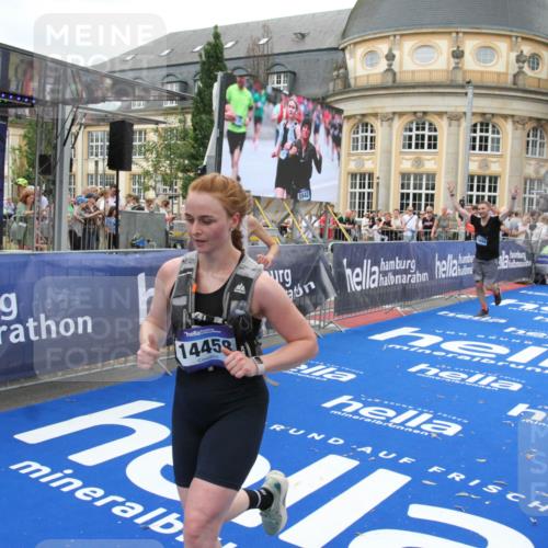 29.06.2025 - hella hamburg halbmarathon Michael Strokosch http://msf.ph/oto/8343387 29.06.2025 10:51:46 Ziel 2396, 6286, 7224, 8710, 8819, 12224, 14012, 14458, 15496, 15727, 15831, 15899, 17682, 19020, 19053 meine-sportfotos.de