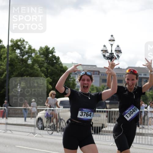 29.06.2025 - hella hamburg halbmarathon Jannik Wohlers http://msf.ph/oto/8343468 29.06.2025 10:42:37 Lombardsbrücke 1149, 1467, 1788, 2103, 2158, 2267, 2361, 2450, 2509, 2971, 3074, 3378, 3518, 3764, 4105, 4385, 5067, 5268, 5610, 5755, 5967, 7043, 7461, 8161, 8184, 8795, 8991, 9072, 9304, 9378, 9644, 10008, 10180, 10536, 11142, 11443, 11671, 11710, 12151, 12485, 13049, 13417, 13676, 14422, 14694, 15246, 16263, 16264, 16279, 16789, 16840, 17037, 17609, 17921, 18434, 18435, 18540, 18898, 19115 meine-sportfotos.de