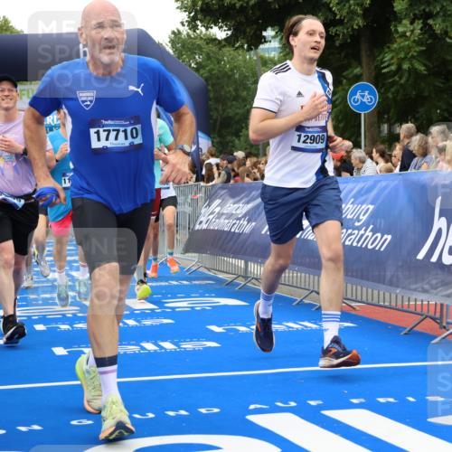 29.06.2025 - hella hamburg halbmarathon Strokosch-Dieckow http://msf.ph/oto/8343474 29.06.2025 10:53:29 Ziel 1030, 1061, 1098, 1499, 1502, 1727, 1783, 2070, 3399, 5866, 6198, 6628, 6629, 6762, 6942, 8651, 10549, 11068, 12909, 13912, 13997, 15113, 15497, 15856, 17710, 18450, 18612, 18666 meine-sportfotos.de