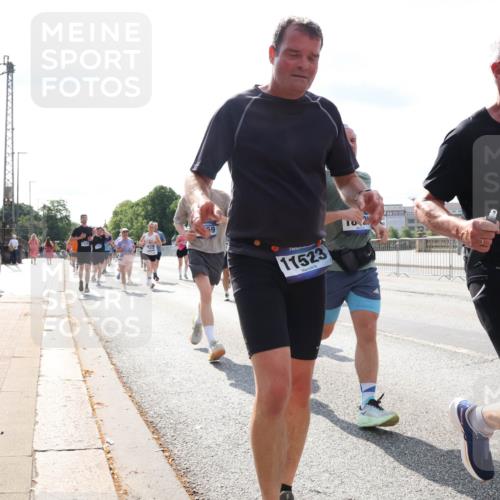29.06.2025 - hella hamburg halbmarathon Lena Gebhardt http://msf.ph/oto/8343478 29.06.2025 10:00:47 Lombardsbrücke 59, 11523, 10, 9553, 1019, 1526, 1544, 1568, 1583, 1611, 1681, 1726, 2027, 2086, 2236, 2346, 2426, 2474, 2606, 2652, 2982, 3042, 3059, 3141, 3319, 3400, 3625, 3740, 3794, 3861, 3983, 4238, 4419, 4579, 4594, 4616, 4708, 4767, 4813, 4940, 4945, 5033, 5418, 5643, 5870, 6084, 6138, 6147, 6220, 6260, 6443, 6470, 6531, 6714, 6757, 7658, 7757, 7759, 7761, 8255, 8326, 8478, 8632, 8923, 9124, 9553, 9555, 9577, 10074, 10188, 10271, 10599 meine-sportfotos.de