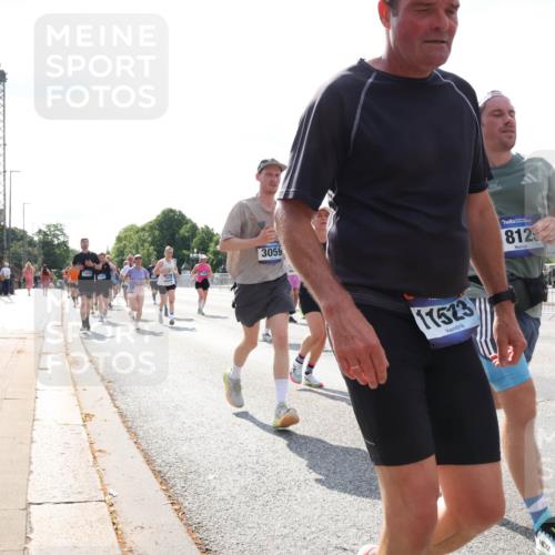 29.06.2025 - hella hamburg halbmarathon Lena Gebhardt http://msf.ph/oto/8343555 29.06.2025 10:00:47 Lombardsbrücke 3059, 13400, 11523, 8125, 1019, 1526, 1544, 1568, 1583, 1611, 1681, 1726, 2027, 2086, 2236, 2346, 2426, 2474, 2606, 2652, 2982, 3042, 3059, 3141, 3319, 3400, 3625, 3740, 3794, 3861, 3983, 4238, 4419, 4579, 4594, 4616, 4708, 4767, 4813, 4940, 4945, 5033, 5418, 5643, 5870, 6084, 6138, 6147, 6220, 6260, 6443, 6470, 6531, 6714, 6757, 7658, 7757, 7759, 7761, 8255, 8326, 8478, 8632, 8923, 9124, 9553, 9555, 9577, 10074, 10188, 10271, 10599 meine-sportfotos.de