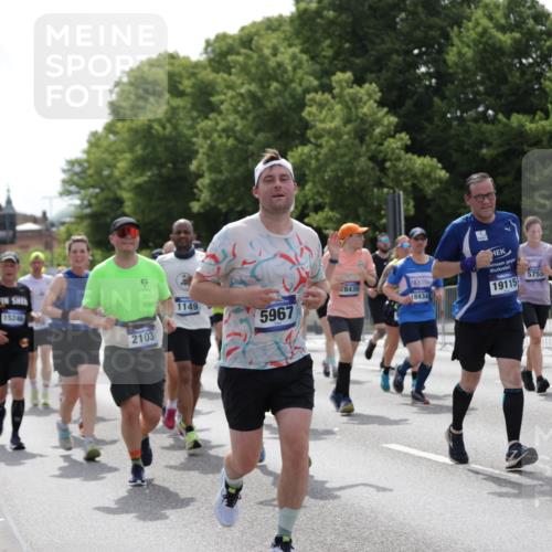 29.06.2025 - hella hamburg halbmarathon Jannik Wohlers http://msf.ph/oto/8343558 29.06.2025 10:42:41 Lombardsbrücke 1149, 1467, 1788, 2103, 2158, 2267, 2361, 2450, 2971, 3074, 3518, 3638, 3764, 4177, 4302, 4680, 5067, 5268, 5610, 5755, 5967, 7043, 7461, 8184, 8435, 8795, 8991, 9072, 9304, 9378, 9644, 10180, 10536, 11443, 11671, 12485, 12603, 13049, 13417, 13526, 13676, 13852, 14422, 15246, 15509, 16263, 16264, 16279, 16789, 16840, 17037, 17609, 17921, 18434, 18435, 18540, 18898, 19115 meine-sportfotos.de