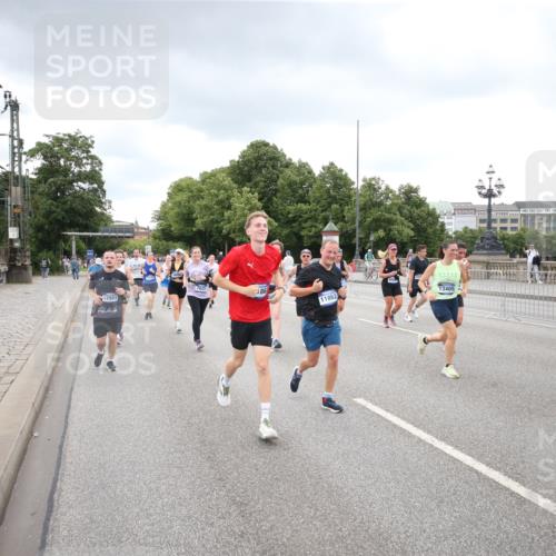 29.06.2025 - hella hamburg halbmarathon Jannik Wohlers http://msf.ph/oto/8343566 29.06.2025 10:55:51 Lombardsbrücke 1113, 1738, 1909, 2095, 2915, 3257, 4083, 4354, 4836, 5580, 5693, 5757, 6690, 6968, 7025, 7028, 8005, 8305, 8517, 8766, 9383, 9435, 9606, 9948, 9953, 10740, 10784, 10987, 11298, 11628, 11862, 11863, 12295, 12296, 12551, 13395, 13405, 13965, 14142, 14280, 14281, 15103, 15173, 15272, 15443, 15696, 15699, 16655, 17084, 17398, 17649, 17673, 18349, 18798, 19228 meine-sportfotos.de