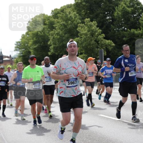 29.06.2025 - hella hamburg halbmarathon Jannik Wohlers http://msf.ph/oto/8343582 29.06.2025 10:42:41 Lombardsbrücke 1149, 1467, 1788, 2103, 2158, 2267, 2361, 2450, 2971, 3074, 3518, 3638, 3764, 4177, 4302, 4680, 5067, 5268, 5610, 5755, 5967, 7043, 7461, 8184, 8435, 8795, 8991, 9072, 9304, 9378, 9644, 10180, 10536, 11443, 11671, 12485, 12603, 13049, 13417, 13526, 13676, 13852, 14422, 15246, 15509, 16263, 16264, 16279, 16789, 16840, 17037, 17609, 17921, 18434, 18435, 18540, 18898, 19115 meine-sportfotos.de