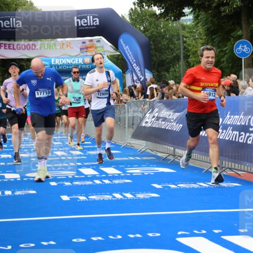 29.06.2025 - hella hamburg halbmarathon Strokosch-Dieckow http://msf.ph/oto/8343601 29.06.2025 10:53:27 Ziel 1030, 1061, 1098, 1499, 1727, 1783, 2070, 2354, 3399, 5866, 6198, 6628, 6629, 6942, 8651, 11068, 12490, 12909, 13912, 13997, 15113, 15497, 15838, 17710, 18134, 18450, 18612 meine-sportfotos.de