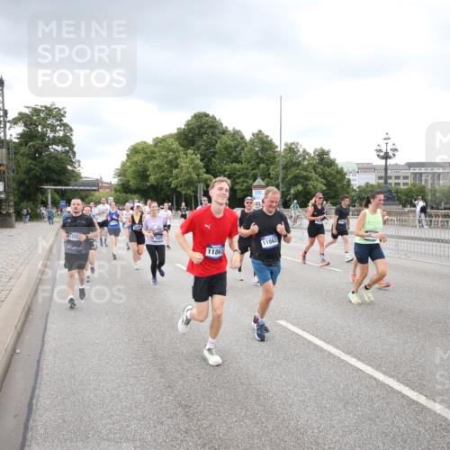 29.06.2025 - hella hamburg halbmarathon Jannik Wohlers http://msf.ph/oto/8343638 29.06.2025 10:55:51 Lombardsbrücke 1113, 1738, 1909, 2095, 2915, 3257, 4083, 4354, 4836, 5580, 5693, 5757, 6690, 6968, 7025, 7028, 8005, 8305, 8517, 8766, 9383, 9435, 9606, 9948, 9953, 10740, 10784, 10987, 11298, 11628, 11862, 11863, 12295, 12296, 12551, 13395, 13405, 13965, 14142, 14280, 14281, 15103, 15173, 15272, 15443, 15696, 15699, 16655, 17084, 17398, 17649, 17673, 18349, 18798, 19228 meine-sportfotos.de