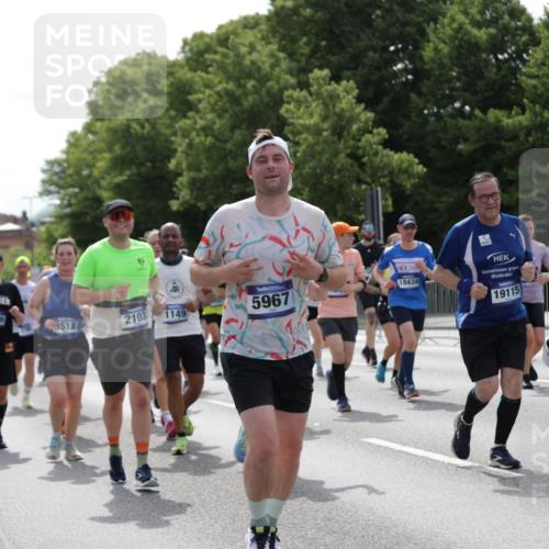 29.06.2025 - hella hamburg halbmarathon Jannik Wohlers http://msf.ph/oto/8343639 29.06.2025 10:42:41 Lombardsbrücke 1149, 1467, 1788, 2103, 2158, 2267, 2361, 2450, 2971, 3074, 3518, 3638, 3764, 4177, 4302, 4680, 5067, 5268, 5610, 5755, 5967, 7043, 7461, 8184, 8435, 8795, 8991, 9072, 9304, 9378, 9644, 10180, 10536, 11443, 11671, 12485, 12603, 13049, 13417, 13526, 13676, 13852, 14422, 15246, 15509, 16263, 16264, 16279, 16789, 16840, 17037, 17609, 17921, 18434, 18435, 18540, 18898, 19115 meine-sportfotos.de
