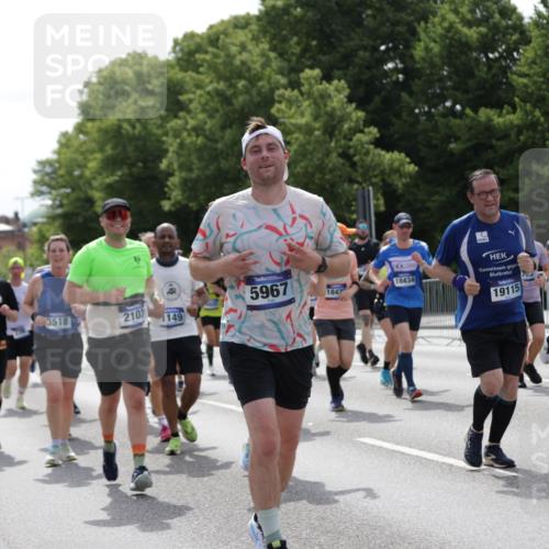 29.06.2025 - hella hamburg halbmarathon Jannik Wohlers http://msf.ph/oto/8343657 29.06.2025 10:42:41 Lombardsbrücke 1149, 1467, 1788, 2103, 2158, 2267, 2361, 2450, 2971, 3074, 3518, 3638, 3764, 4177, 4302, 4680, 5067, 5268, 5610, 5755, 5967, 7043, 7461, 8184, 8435, 8795, 8991, 9072, 9304, 9378, 9644, 10180, 10536, 11443, 11671, 12485, 12603, 13049, 13417, 13526, 13676, 13852, 14422, 15246, 15509, 16263, 16264, 16279, 16789, 16840, 17037, 17609, 17921, 18434, 18435, 18540, 18898, 19115 meine-sportfotos.de