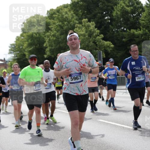 29.06.2025 - hella hamburg halbmarathon Jannik Wohlers http://msf.ph/oto/8343674 29.06.2025 10:42:41 Lombardsbrücke 1149, 1467, 1788, 2103, 2158, 2267, 2361, 2450, 2971, 3074, 3518, 3638, 3764, 4177, 4302, 4680, 5067, 5268, 5610, 5755, 5967, 7043, 7461, 8184, 8435, 8795, 8991, 9072, 9304, 9378, 9644, 10180, 10536, 11443, 11671, 12485, 12603, 13049, 13417, 13526, 13676, 13852, 14422, 15246, 15509, 16263, 16264, 16279, 16789, 16840, 17037, 17609, 17921, 18434, 18435, 18540, 18898, 19115 meine-sportfotos.de
