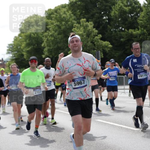 29.06.2025 - hella hamburg halbmarathon Jannik Wohlers http://msf.ph/oto/8343719 29.06.2025 10:42:41 Lombardsbrücke 1149, 1467, 1788, 2103, 2158, 2267, 2361, 2450, 2971, 3074, 3518, 3638, 3764, 4177, 4302, 4680, 5067, 5268, 5610, 5755, 5967, 7043, 7461, 8184, 8435, 8795, 8991, 9072, 9304, 9378, 9644, 10180, 10536, 11443, 11671, 12485, 12603, 13049, 13417, 13526, 13676, 13852, 14422, 15246, 15509, 16263, 16264, 16279, 16789, 16840, 17037, 17609, 17921, 18434, 18435, 18540, 18898, 19115 meine-sportfotos.de