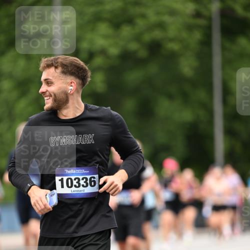 29.06.2025 - hella hamburg halbmarathon Dr. Thomas Lammeyer http://msf.ph/oto/8343728 29.06.2025 10:40:27 Kennedybrücke 1036, 1102, 1183, 1284, 1717, 2352, 2588, 3243, 3741, 3990, 4902, 4937, 5012, 5240, 5246, 5531, 5747, 5919, 6021, 6381, 6845, 6896, 7111, 7275, 7927, 8356, 8530, 9229, 9295, 9694, 9701, 10119, 10336, 10341, 10567, 11010 meine-sportfotos.de