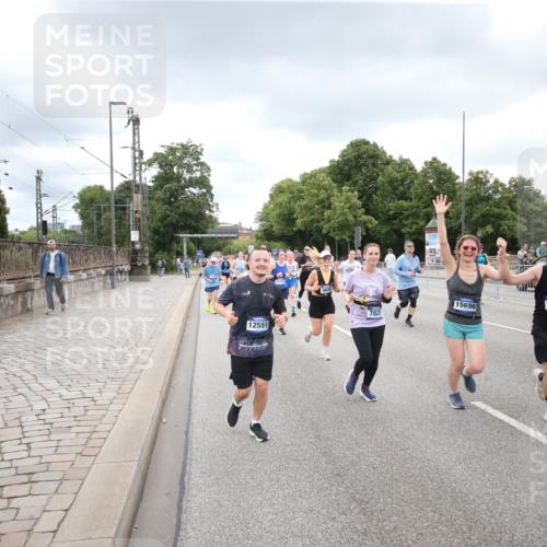 29.06.2025 - hella hamburg halbmarathon Jannik Wohlers http://msf.ph/oto/8343777 29.06.2025 10:55:52 Lombardsbrücke 1113, 1738, 1909, 2095, 2915, 3257, 4083, 4354, 4836, 5580, 5693, 5757, 6690, 6968, 7025, 7028, 7090, 8005, 8305, 8517, 8766, 9383, 9435, 9606, 9948, 9953, 10740, 10784, 10987, 11298, 11628, 11862, 11863, 12295, 12296, 12551, 13395, 13405, 13965, 14142, 14280, 15103, 15173, 15272, 15443, 15696, 15699, 16655, 17084, 17092, 17398, 17649, 17673, 18247, 18349, 18798, 19228 meine-sportfotos.de