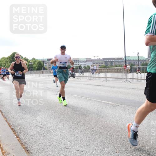 29.06.2025 - hella hamburg halbmarathon Lena Gebhardt http://msf.ph/oto/8343793 29.06.2025 10:13:31 Lombardsbrücke 3720, 18222, 746, 1007, 1131, 1747, 1859, 2055, 2359, 2721, 2904, 2961, 2987, 3218, 3360, 3728, 3729, 4001, 4187, 4795, 4950, 5232, 5546, 5631, 5719, 6026, 6489, 6717, 6724, 7346, 7446, 7447, 7460, 7462, 7913, 8279, 8913, 9128, 9141, 9527, 9612, 9631, 10977, 12313, 12492, 12797, 12928, 12929, 13331, 13928, 15085, 15663, 15922, 16030, 16255, 16437, 16491, 17472, 17474, 17988, 18048, 18222, 18231, 18320, 18732 meine-sportfotos.de