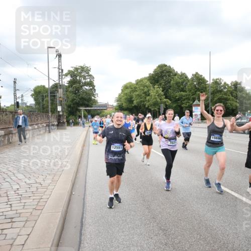 29.06.2025 - hella hamburg halbmarathon Jannik Wohlers http://msf.ph/oto/8343809 29.06.2025 10:55:52 Lombardsbrücke 1113, 1738, 1909, 2095, 2915, 3257, 4083, 4354, 4836, 5580, 5693, 5757, 6690, 6968, 7025, 7028, 7090, 8005, 8305, 8517, 8766, 9383, 9435, 9606, 9948, 9953, 10740, 10784, 10987, 11298, 11628, 11862, 11863, 12295, 12296, 12551, 13395, 13405, 13965, 14142, 14280, 15103, 15173, 15272, 15443, 15696, 15699, 16655, 17084, 17092, 17398, 17649, 17673, 18247, 18349, 18798, 19228 meine-sportfotos.de