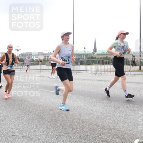 29.06.2025 - hella hamburg halbmarathon Lena Gebhardt http://msf.ph/oto/8343825 29.06.2025 10:47:46 Lombardsbrücke 173, 17215, 5621, 735, 1045, 1246, 1392, 1434, 1463, 1523, 1618, 1639, 1926, 2148, 2163, 2197, 2407, 2491, 2545, 2704, 2790, 2882, 2994, 3049, 3339, 4037, 4325, 4423, 4806, 4856, 4895, 4974, 4975, 5621, 5622, 5886, 5895, 6255, 6256, 6995, 7240, 7403, 7427, 7630, 7631, 7916, 7970, 8077, 8105, 8270, 8310, 8550, 8774, 8915, 8953, 9018, 9356, 9687, 9696, 9697, 10658, 10777, 10794, 10991, 11351, 11458, 11730, 11738, 11802, 11909, 12431 meine-sportfotos.de