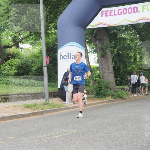 29.06.2025 - hella hamburg halbmarathon KatJ http://msf.ph/oto/8343832 29.06.2025 10:19:46 Zwischen KM18-KM19 3845 meine-sportfotos.de