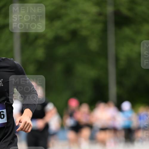 29.06.2025 - hella hamburg halbmarathon Dr. Thomas Lammeyer http://msf.ph/oto/8343836 29.06.2025 10:40:28 Kennedybrücke 1036, 1102, 1183, 1224, 1284, 1717, 2352, 2588, 3243, 3741, 3990, 4902, 4937, 5012, 5240, 5246, 5531, 5747, 5919, 6021, 6381, 6845, 6896, 7111, 7927, 8356, 8530, 9229, 9295, 9694, 9701, 10119, 10336, 10341, 10567, 11010 meine-sportfotos.de