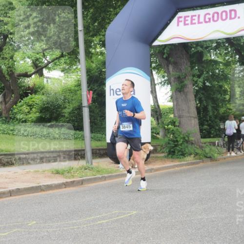 29.06.2025 - hella hamburg halbmarathon KatJ http://msf.ph/oto/8343841 29.06.2025 10:19:46 Zwischen KM18-KM19 3845 meine-sportfotos.de