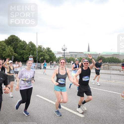29.06.2025 - hella hamburg halbmarathon Jannik Wohlers http://msf.ph/oto/8343888 29.06.2025 10:55:53 Lombardsbrücke 1113, 1738, 1909, 2095, 2915, 3257, 4083, 4354, 4836, 5580, 5693, 5757, 6690, 6968, 7025, 7028, 7090, 7711, 8005, 8305, 8517, 8766, 9383, 9435, 9606, 9948, 9953, 10740, 10784, 10987, 11298, 11628, 11862, 11863, 12295, 12296, 12551, 13395, 13405, 13965, 14142, 14613, 15103, 15173, 15272, 15443, 15696, 15699, 16655, 17084, 17092, 17398, 17649, 17673, 18247, 18349, 18798, 19228 meine-sportfotos.de