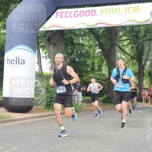 29.06.2025 - hella hamburg halbmarathon KatJ http://msf.ph/oto/8343896 29.06.2025 10:49:13 Zwischen KM18-KM19 1432, 5763, 7250, 8624 meine-sportfotos.de