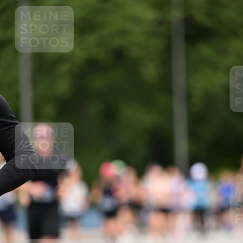 29.06.2025 - hella hamburg halbmarathon Dr. Thomas Lammeyer http://msf.ph/oto/8343911 29.06.2025 10:40:28 Kennedybrücke 1036, 1102, 1183, 1224, 1284, 1717, 2352, 2588, 3243, 3741, 3990, 4902, 4937, 5012, 5240, 5246, 5531, 5747, 5919, 6021, 6381, 6845, 6896, 7111, 7927, 8356, 8530, 9229, 9295, 9694, 9701, 10119, 10336, 10341, 10567, 11010 meine-sportfotos.de