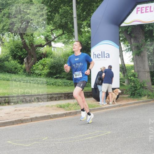 29.06.2025 - hella hamburg halbmarathon KatJ http://msf.ph/oto/8343954 29.06.2025 10:19:46 Zwischen KM18-KM19 3845 meine-sportfotos.de