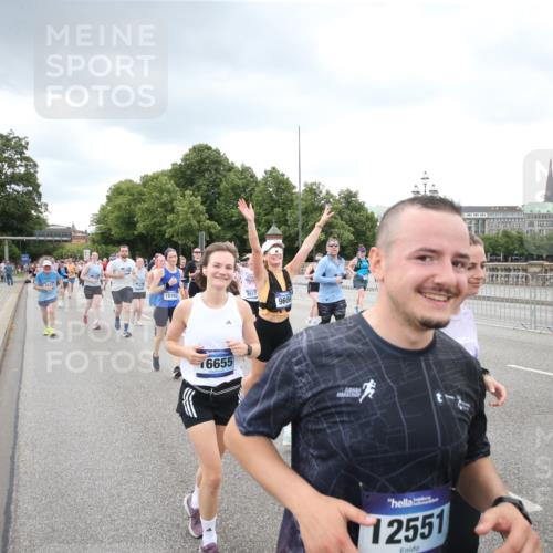 29.06.2025 - hella hamburg halbmarathon Jannik Wohlers http://msf.ph/oto/8343966 29.06.2025 10:55:53 Lombardsbrücke 1113, 1738, 1909, 2095, 2915, 3257, 4083, 4354, 4836, 5580, 5693, 5757, 6690, 6968, 7025, 7028, 7090, 7711, 8005, 8305, 8517, 8766, 9383, 9435, 9606, 9948, 9953, 10740, 10784, 10987, 11298, 11628, 11862, 11863, 12295, 12296, 12551, 13395, 13405, 13965, 14142, 14613, 15103, 15173, 15272, 15443, 15696, 15699, 16655, 17084, 17092, 17398, 17649, 17673, 18247, 18349, 18798, 19228 meine-sportfotos.de
