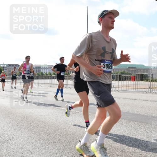 29.06.2025 - hella hamburg halbmarathon Lena Gebhardt http://msf.ph/oto/8343981 29.06.2025 10:00:48 Lombardsbrücke 17852, 5418, 3141, 3059, 1019, 1526, 1544, 1568, 1583, 1611, 1681, 1726, 2027, 2086, 2236, 2346, 2426, 2474, 2606, 2652, 2982, 3042, 3059, 3141, 3319, 3400, 3625, 3740, 3794, 3983, 4238, 4419, 4579, 4594, 4616, 4708, 4767, 4813, 4940, 4945, 5033, 5418, 5643, 5870, 6138, 6147, 6220, 6443, 6470, 6487, 6531, 6714, 6757, 7658, 7757, 7759, 7761, 8255, 8326, 8478, 8632, 8923, 9124, 9553, 9555, 9577, 10074, 10188, 10271, 10599 meine-sportfotos.de