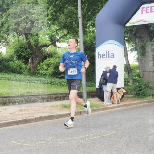 29.06.2025 - hella hamburg halbmarathon KatJ http://msf.ph/oto/8344001 29.06.2025 10:19:46 Zwischen KM18-KM19 3845 meine-sportfotos.de