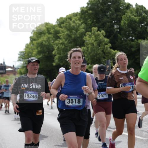 29.06.2025 - hella hamburg halbmarathon Jannik Wohlers http://msf.ph/oto/8344024 29.06.2025 10:42:44 Lombardsbrücke 1149, 1467, 1788, 1816, 2103, 2158, 2267, 2361, 2450, 2971, 3074, 3518, 3638, 3764, 4056, 4177, 4302, 4680, 5067, 5268, 5610, 5755, 5967, 7043, 7461, 7872, 8184, 8435, 8795, 8991, 9072, 9304, 9644, 9976, 10180, 10536, 11093, 11443, 11649, 11671, 12485, 12603, 13049, 13417, 13526, 13676, 13684, 13685, 13786, 13852, 15246, 15509, 15717, 16055, 16263, 16264, 16789, 16840, 17609, 17921, 18434, 18435, 18540, 18898, 19115 meine-sportfotos.de