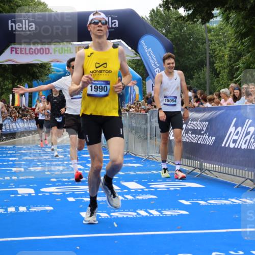 29.06.2025 - hella hamburg halbmarathon Strokosch-Dieckow http://msf.ph/oto/8344036 29.06.2025 10:32:40 Ziel 1707, 1990, 7965, 8062, 11877, 12987, 13961, 14028, 14293, 14908, 15054, 16619, 17117, 17151 meine-sportfotos.de