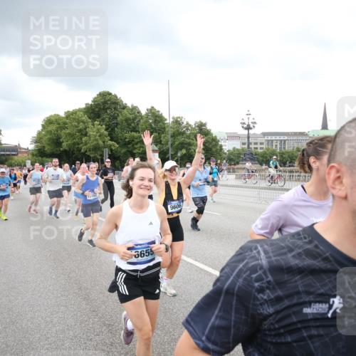 29.06.2025 - hella hamburg halbmarathon Jannik Wohlers http://msf.ph/oto/8344037 29.06.2025 10:55:54 Lombardsbrücke 1113, 1738, 2095, 2915, 3257, 3987, 4083, 4354, 5580, 5693, 5757, 6690, 6968, 7025, 7028, 7090, 7711, 8005, 8305, 8517, 8766, 9383, 9435, 9606, 9948, 9953, 10740, 10784, 10987, 11298, 11628, 11862, 11863, 12295, 12296, 12551, 13395, 13405, 13965, 14142, 14613, 15103, 15173, 15443, 15696, 15699, 16655, 17084, 17092, 17398, 17494, 17649, 17673, 18247, 18349, 18798, 19228 meine-sportfotos.de