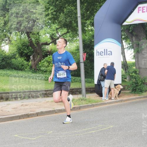 29.06.2025 - hella hamburg halbmarathon KatJ http://msf.ph/oto/8344042 29.06.2025 10:19:47 Zwischen KM18-KM19 3845 meine-sportfotos.de