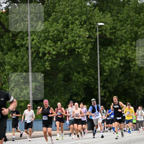 29.06.2025 - hella hamburg halbmarathon Dr. Thomas Lammeyer http://msf.ph/oto/8344076 29.06.2025 10:40:29 Kennedybrücke 1036, 1102, 1183, 1224, 1284, 1717, 2352, 2588, 3243, 3741, 3990, 4902, 4937, 5012, 5171, 5240, 5246, 5531, 5747, 5919, 6021, 6381, 6845, 6896, 7111, 7927, 8356, 8530, 9229, 9295, 9694, 9701, 10119, 10336, 10341, 10567, 11010 meine-sportfotos.de