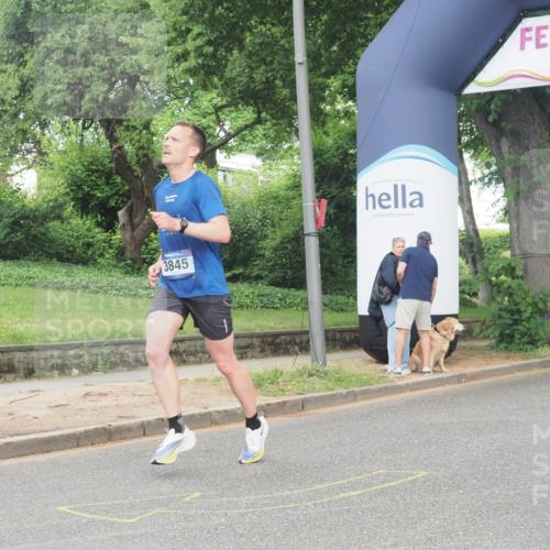 29.06.2025 - hella hamburg halbmarathon KatJ http://msf.ph/oto/8344091 29.06.2025 10:19:47 Zwischen KM18-KM19 3845 meine-sportfotos.de