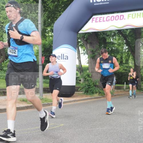 29.06.2025 - hella hamburg halbmarathon KatJ http://msf.ph/oto/8344133 29.06.2025 10:49:16 Zwischen KM18-KM19 1377, 1432, 5763, 7250, 8624 meine-sportfotos.de
