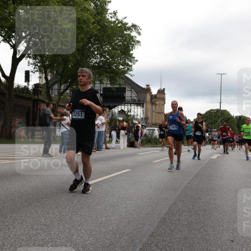 29.06.2025 - hella hamburg halbmarathon Yannick Fuchs http://msf.ph/oto/8344157 29.06.2025 10:52:20 20KM 1319, 1595, 1833, 2159, 2250, 2619, 2656, 2996, 3251, 4319, 4550, 4708, 4767, 5277, 5341, 5675, 6138, 6147, 6592, 7082, 7659, 7856, 8089, 8322, 9230, 10020, 10268, 10319, 10518, 10703, 11394, 11605, 11808, 11846, 12378, 12495, 12585, 12734, 12735, 12879, 13287, 13512, 13654, 13694, 13880, 14266, 14355, 14673, 15197, 15434, 15527, 16189, 17531, 17814, 17827, 18180, 18727, 18985 meine-sportfotos.de