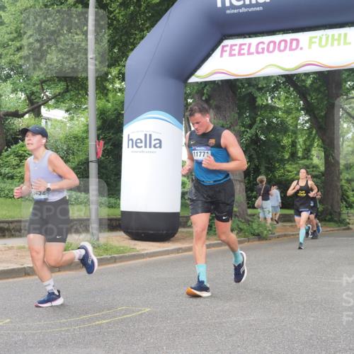29.06.2025 - hella hamburg halbmarathon KatJ http://msf.ph/oto/8344174 29.06.2025 10:49:16 Zwischen KM18-KM19 1377, 1432, 5763, 7250, 8624 meine-sportfotos.de