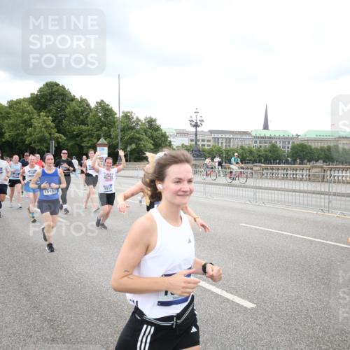 29.06.2025 - hella hamburg halbmarathon Jannik Wohlers http://msf.ph/oto/8344188 29.06.2025 10:55:54 Lombardsbrücke 1113, 1738, 2095, 2915, 3257, 3987, 4083, 4354, 5580, 5693, 5757, 6690, 6968, 7025, 7028, 7090, 7711, 8005, 8305, 8517, 8766, 9383, 9435, 9606, 9948, 9953, 10740, 10784, 10987, 11298, 11628, 11862, 11863, 12295, 12296, 12551, 13395, 13405, 13965, 14142, 14613, 15103, 15173, 15443, 15696, 15699, 16655, 17084, 17092, 17398, 17494, 17649, 17673, 18247, 18349, 18798, 19228 meine-sportfotos.de