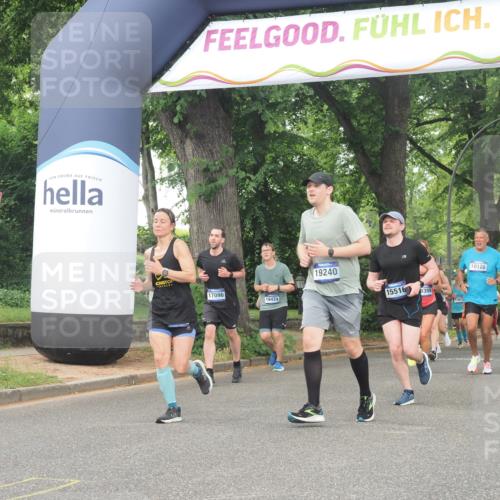 29.06.2025 - hella hamburg halbmarathon KatJ http://msf.ph/oto/8344242 29.06.2025 10:49:18 Zwischen KM18-KM19 1377, 1432, 7250 meine-sportfotos.de
