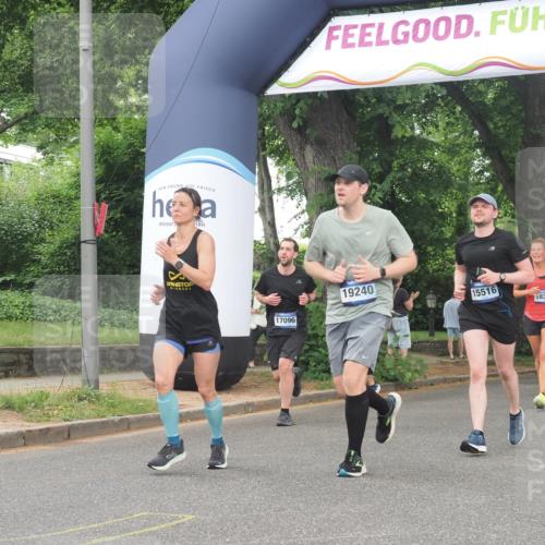 29.06.2025 - hella hamburg halbmarathon KatJ http://msf.ph/oto/8344275 29.06.2025 10:49:19 Zwischen KM18-KM19 1377, 1432, 7250 meine-sportfotos.de