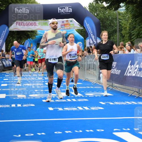 29.06.2025 - hella hamburg halbmarathon Strokosch-Dieckow http://msf.ph/oto/8344292 29.06.2025 10:53:25 Ziel 1061, 1098, 1499, 1683, 1727, 2070, 2354, 4065, 5866, 6198, 6629, 6942, 8651, 11068, 11844, 12490, 12909, 13912, 13997, 15113, 15497, 15681, 15838, 17710, 18134, 18450, 18612, 18901 meine-sportfotos.de